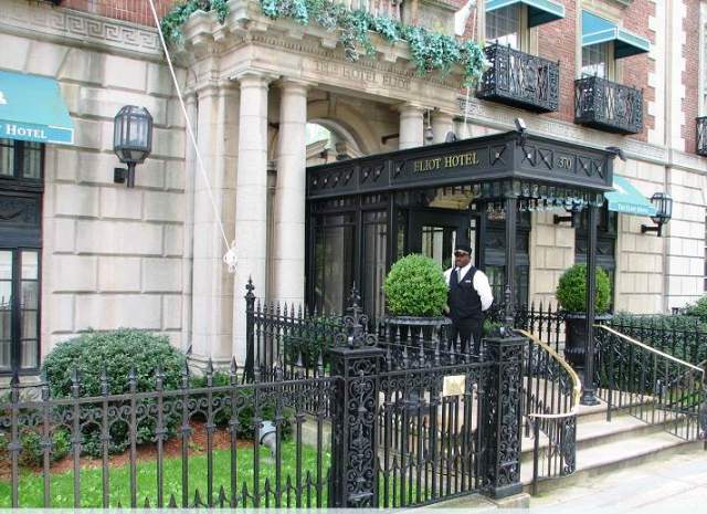 Eliot Hotel Entrance