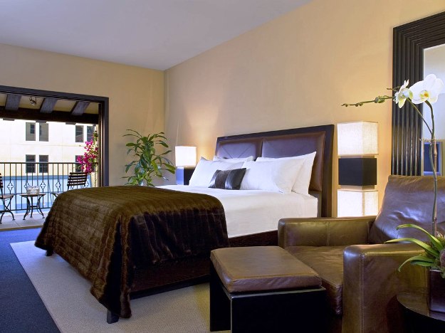 Hotel Valencia guest room