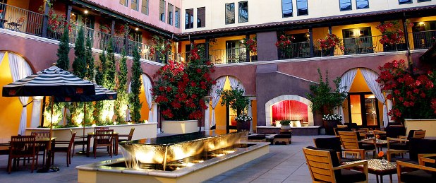 Hotel Valencia outdoor courtyard