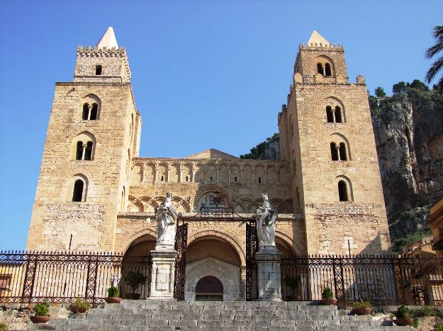cefalu italy cathedral
