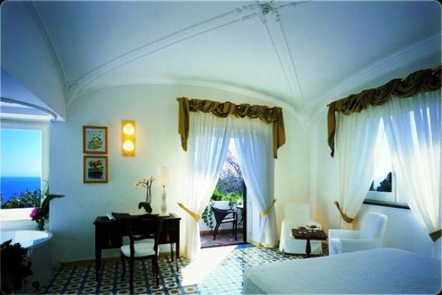 Hotel Santa Caterina guest room