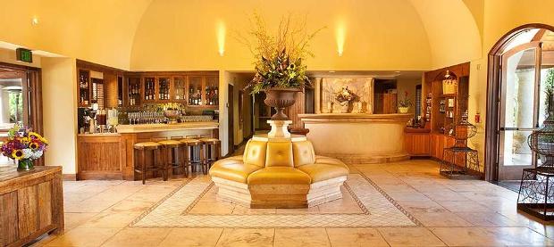Villagio Inn & Spa bar lobby