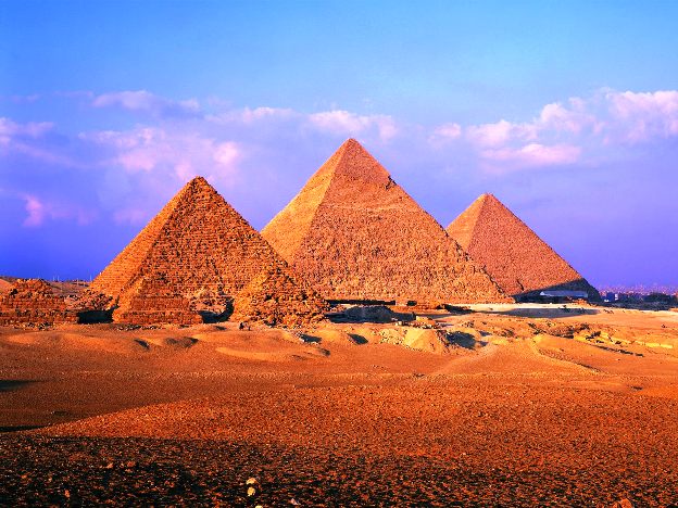 Pyramids at Giza Pyramids at Giza etraveltrips.com