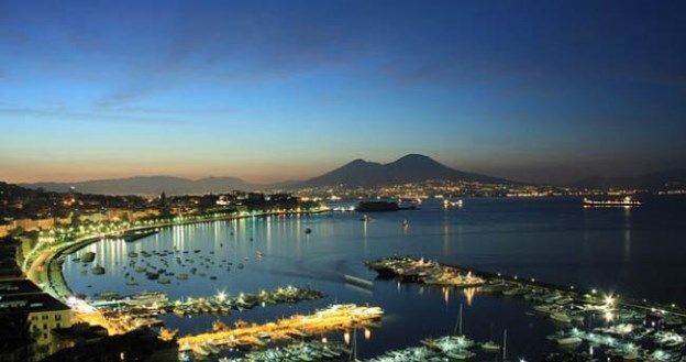 La pugila italy at night