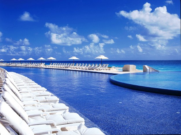 Live Aqua Cancun pool