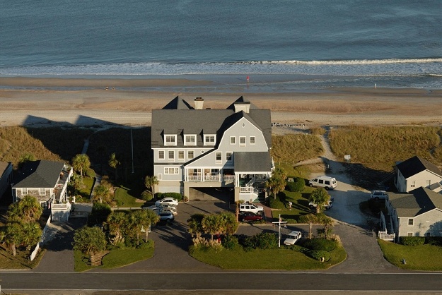Elizabeth Pointe Lodge outdoor view