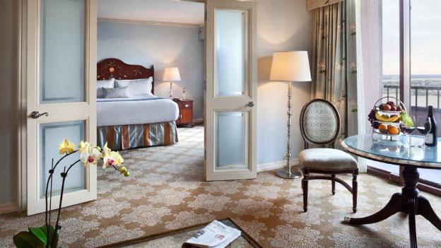 Windsor Court Hotel guest room