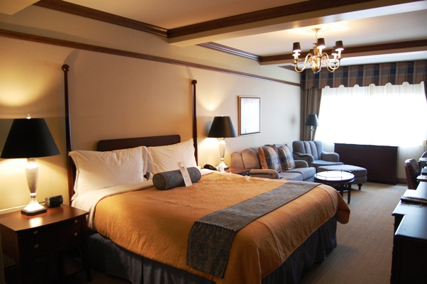 Blakely Hotel guest rooms