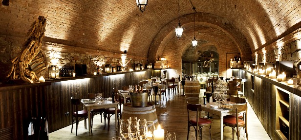 Caste Monastero dining