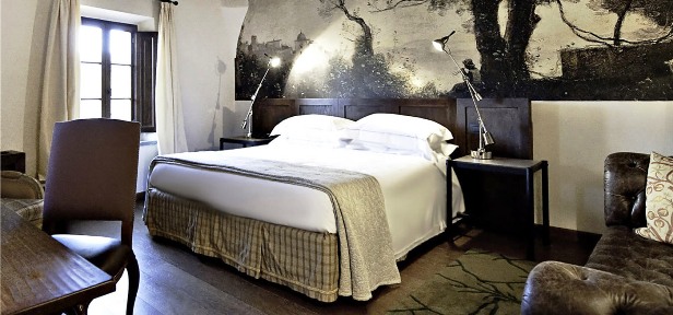 Caste Monastero guest rooms