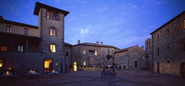 Caste Monastero outdoors
