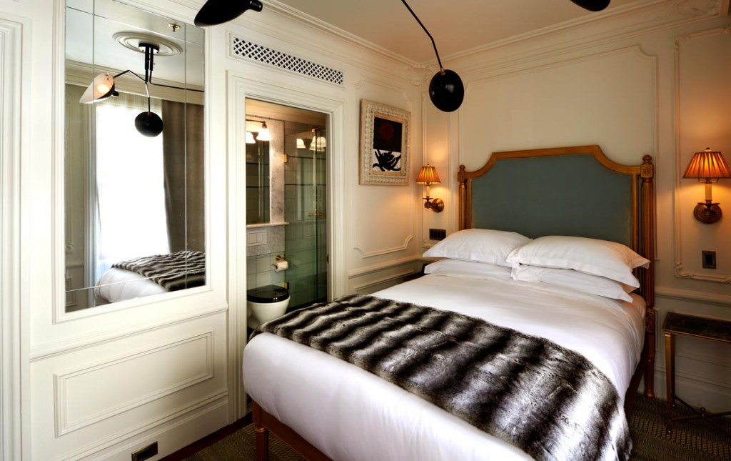 The Marlton Hotel guest room