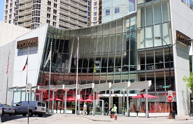 Hotel Sofitel Chicago Water Tower entrance