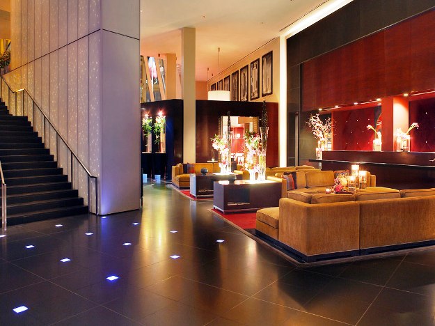 Hotel Sofitel Chicago Water Tower lobby
