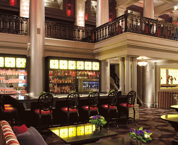 Hotels Le St James lobby bar