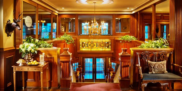 Mirror lake Inn lobby