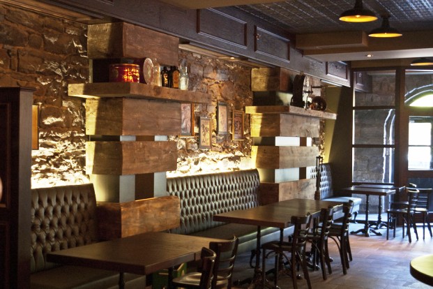 Auberge du Vieux-Port dining