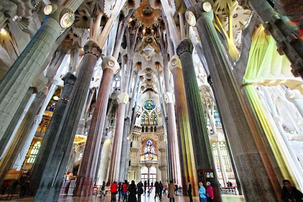 Barcelona La Sagrada Familia Interior