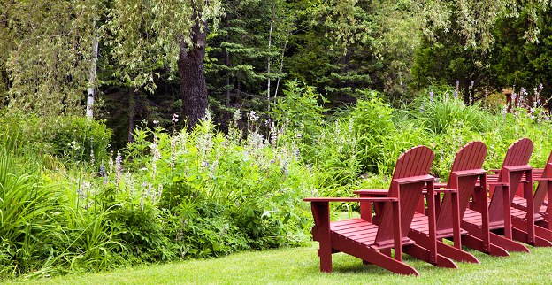 Friends Lake Inn grounds
