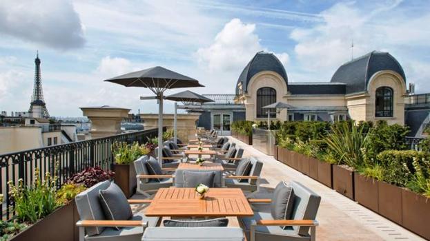 Peninsula Paris Hotel outdoor dining