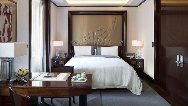 Peninsula Paris Hotel premier room king