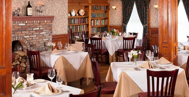 The Friends Lake Inn dining