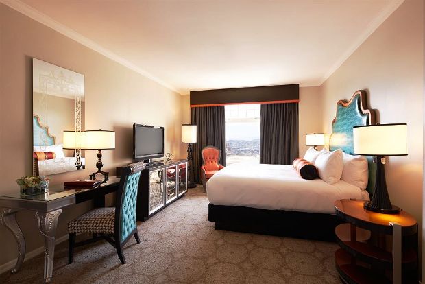 The Scarlet Huntington Deluxe guestroom