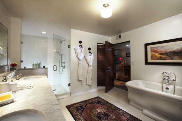 hermosa Inn deluxe casita bathroom