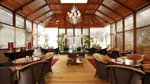 Hotel grande bretagne athens alexanders cigar cocktail lounge
