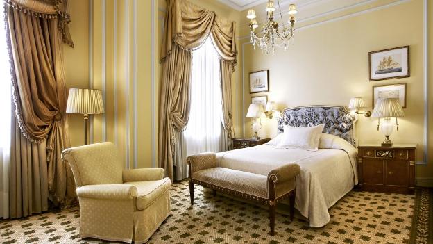 Hotel grande bretagne athens deluxe room living room