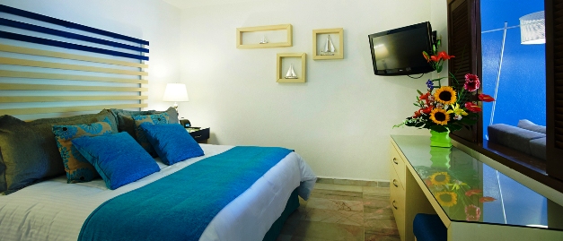 Villa del Palmar Beach Resort master-bedroom
