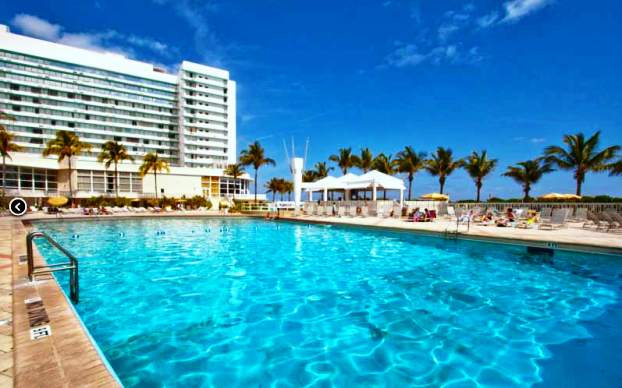 Deauville beach resort Pool