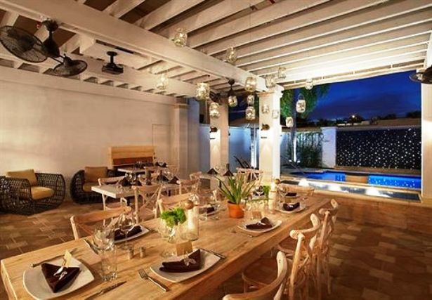 Blue Moon Hotel,dining