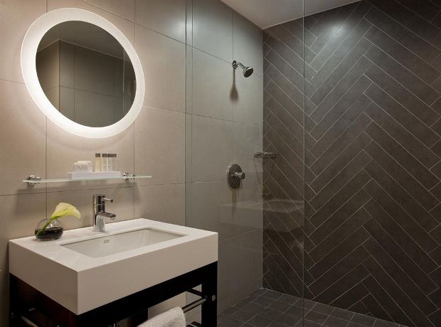 Martha Washington guestroom bathrooms