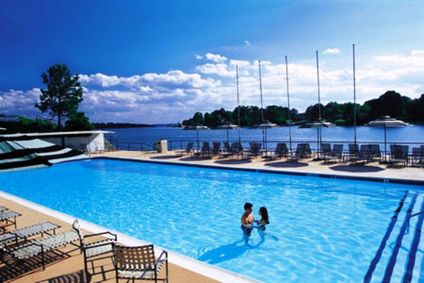 The Tides Inn pool