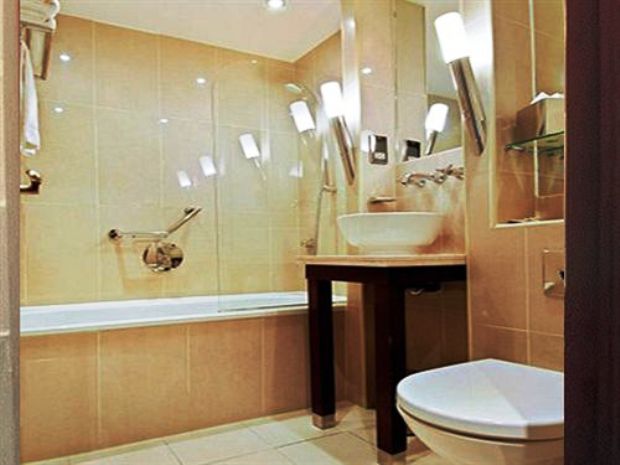 London Premier Notting Hill guest bathrooms