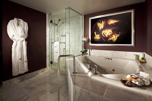 MGM Grand Hotel and Casino guestroom bathroom