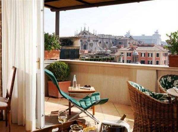 The Hotel Nazionale terrece patio