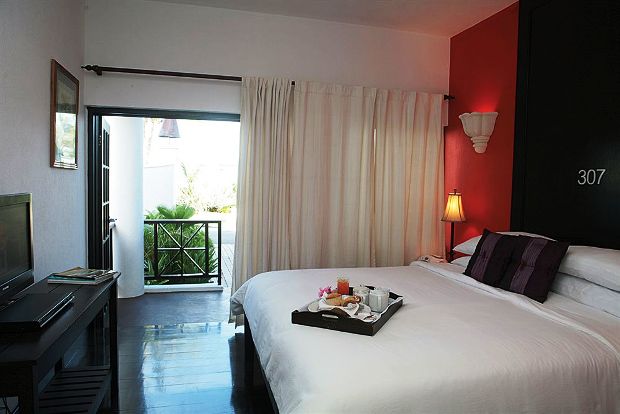 Silver Point Hotel guest room