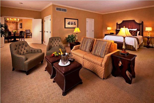 The Roosevelt New Orleans suite