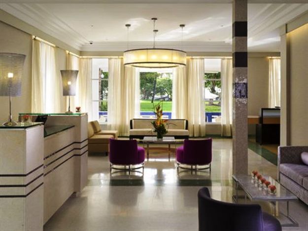 Esplendor Hotel Breakwater lobby
