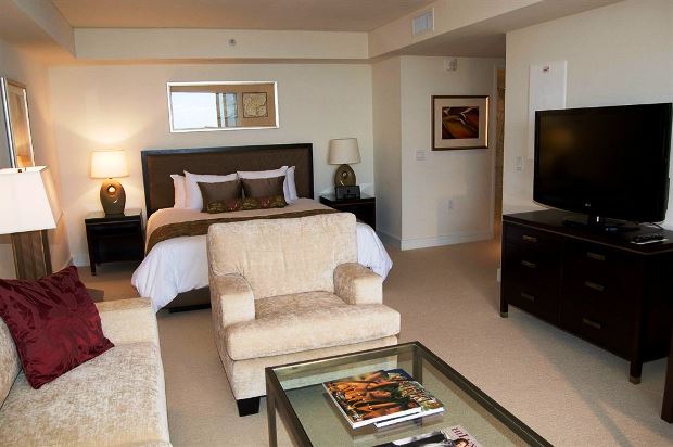 Jet Luxury at The Trump Waikiki guest room