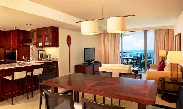 Jet Luxury at The Trump Waikiki in room dining