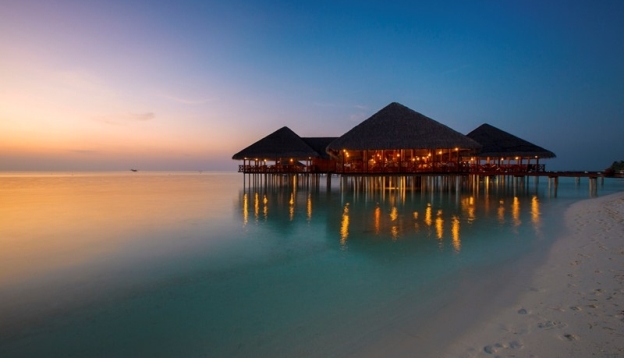 Medhufushi Island Resort evening dining