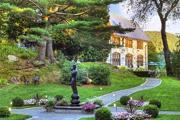 Castle Hill Resort And Spa courtyard