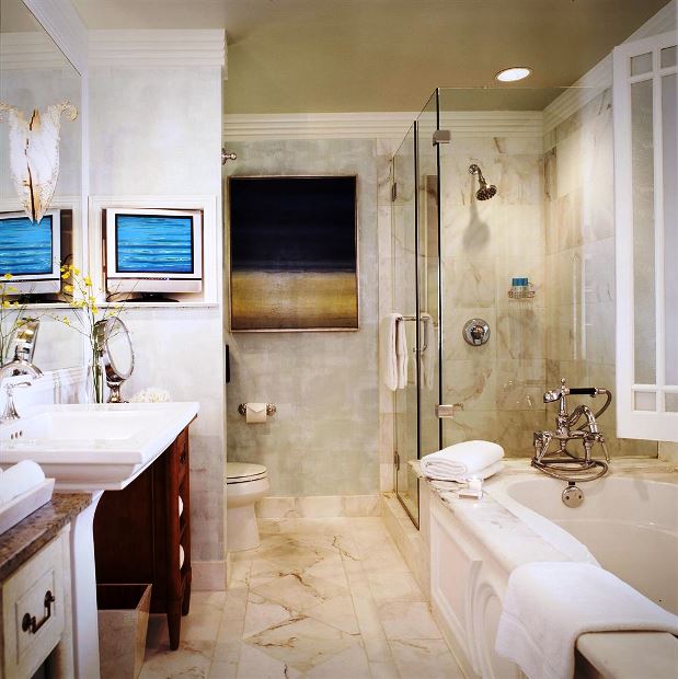 Hotel Casa Del Mar guestroom bathrooms