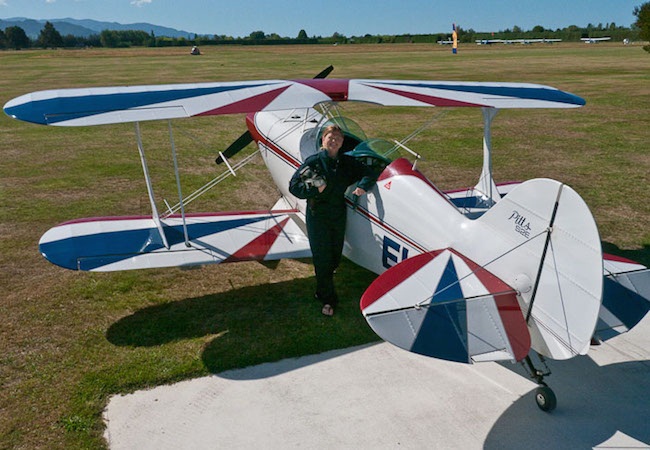 Pilot a stunt plane