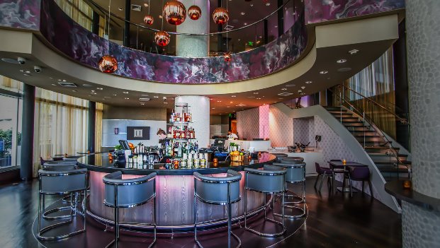 EPIC Hotel Bar lounge