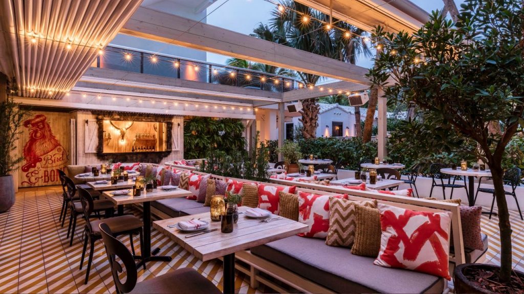 The-Confidante-Miami-Beach outdoor dining